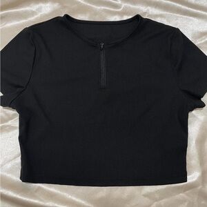 Black crop top🖤